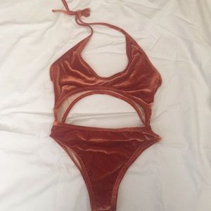 Cursed velvet monokinik